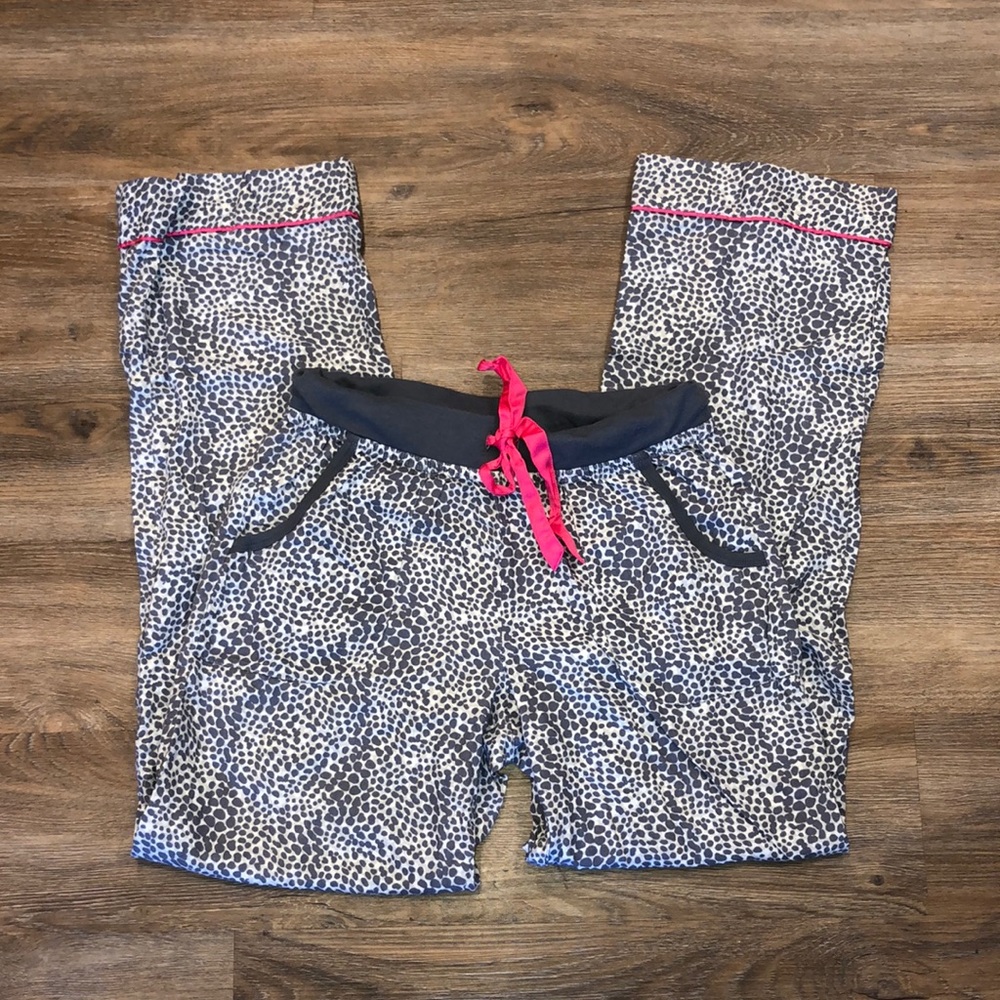 Victoria’s Secret Size XS Pajama Pants leopard and pink flannel